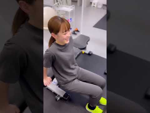 【二の腕引き締め】リバースプッシュアップのトレーニング風景