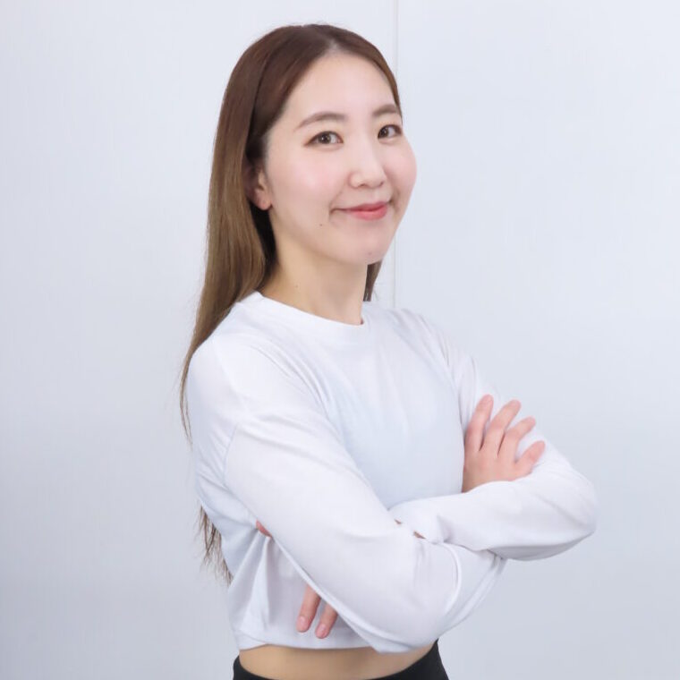 パーソナルランドの女性トレーナー：窪田朱里（管理栄養士）のプロフィール写真