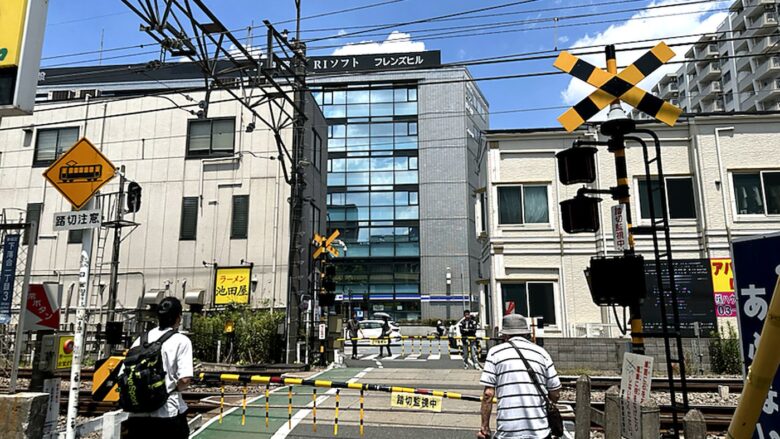 パーソナルランドへ向かう途中の踏切