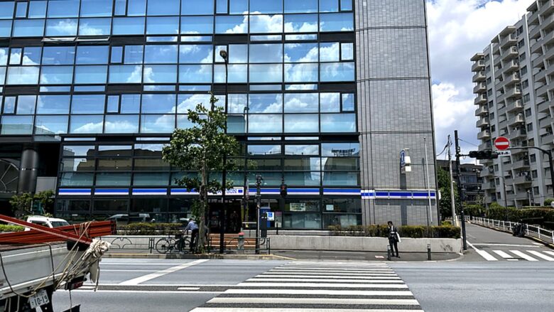 ローソン前の信号をまっすぐ渡る場所